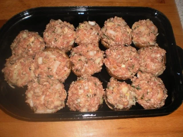 Rezept: Hackfleisch-Champignons mit Kartoffel-Feldsalat Bild Nr. 11 Hackfleisch-Champignons mit Kartoffel-Feldsalat - Rezept - Bild Nr. 11