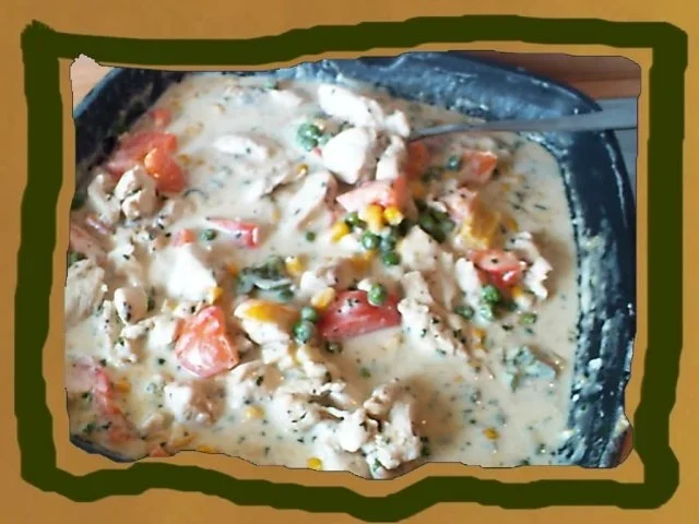 Rezept: Hähnchenstreifen mit buntem Gemüse in Käsesosse Hähnchenstreifen mit buntem Gemüse in Käsesosse - Rezept