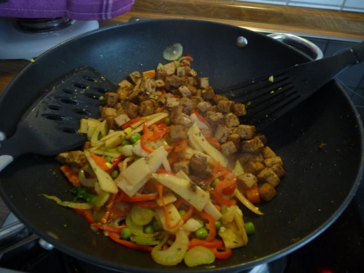 Fleischlos : Tofu mit Gemüse aus dem Wok - Rezept - Bild Nr. 18