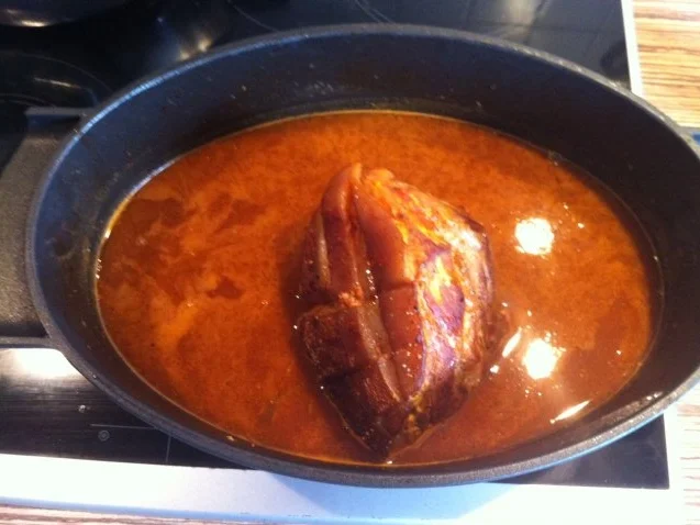 "HAUPTGERICHT" Krustenbraten in Schwarzbiersoße - Rezept