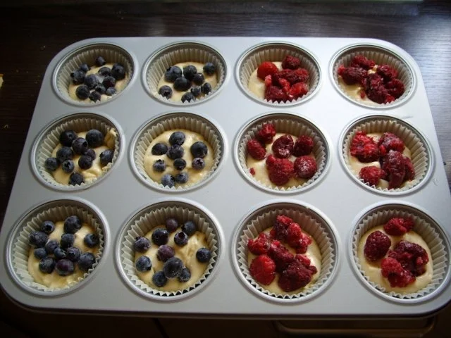 Rezept: Himbeer-/Heidelbeer-Muffins Bild Nr. 2 Himbeer-/Heidelbeer-Muffins - Rezept - Bild Nr. 2