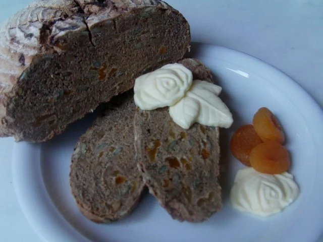 Rezept: Aprikosen-Walnuss-Korbbrot Bild Nr. 2 Aprikosen-Walnuss-Korbbrot - Rezept - Bild Nr. 2