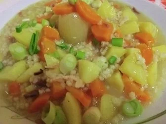 Graupensuppe wie Mom sie machte, etwas abgewandelt doch - Rezept