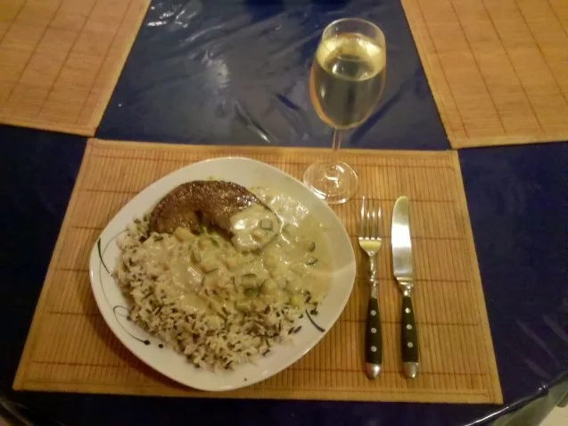 Fleisch: Harissa-Schnitzel mit Gorgonzola-Zucchinisoße und Wildreis - Rezept