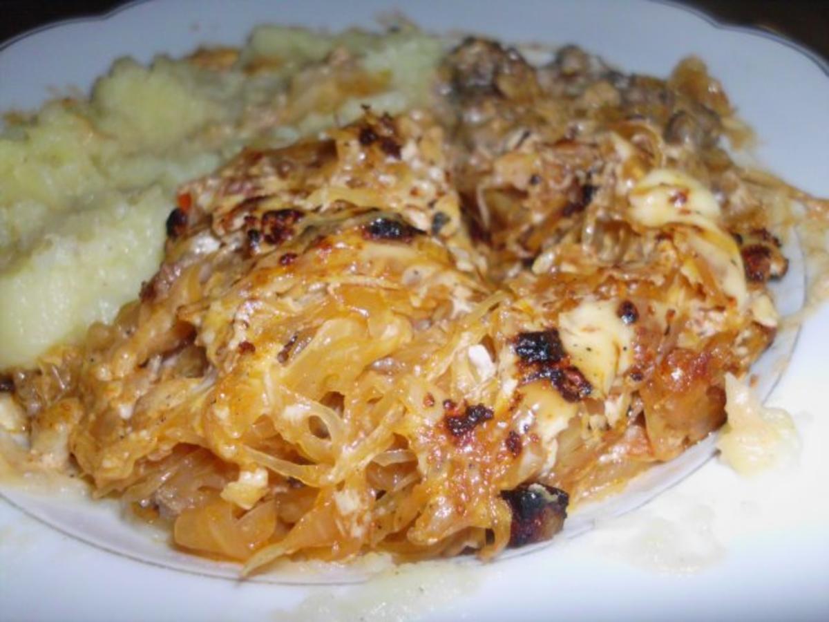 Sauerkrautauflauf mit Sauerkraut und Räucherspeck durchwachsen - Rezept ...