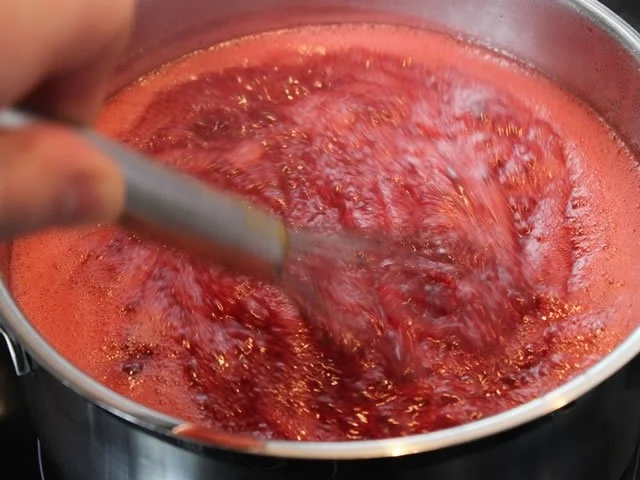 Rezept: Himbeermarmelade mit weißem Balsamico und Orange Bild Nr. 8 Himbeermarmelade mit weißem Balsamico und Orange - Rezept - Bild Nr. 8