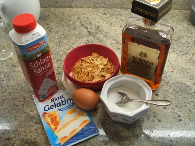 Rezept: Dessert: Mandelcreme mit selbsgemachtem Krokant Dessert: Mandelcreme mit selbsgemachtem Krokant - Rezept