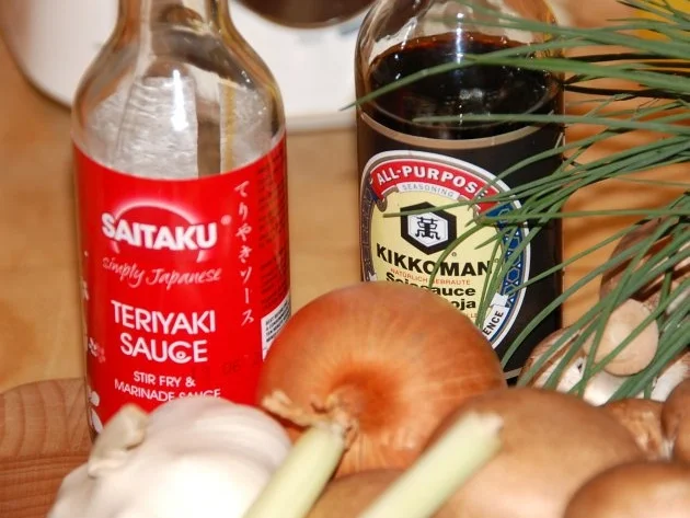 HÄHNCHENBRUST MIT GRÜNEM SPARGEL UND BRAUNEN CHAMPIGNONS AUS DEM WOK - Rezept - Bild Nr. 2