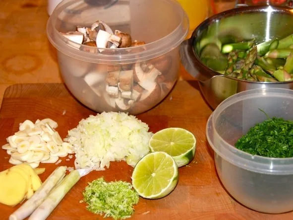 HÄHNCHENBRUST MIT GRÜNEM SPARGEL UND BRAUNEN CHAMPIGNONS AUS DEM WOK - Rezept - Bild Nr. 7