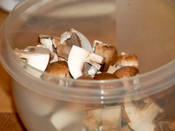 HÄHNCHENBRUST MIT GRÜNEM SPARGEL UND BRAUNEN CHAMPIGNONS AUS DEM WOK - Rezept - Bild Nr. 9