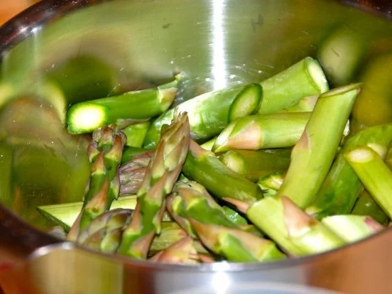 HÄHNCHENBRUST MIT GRÜNEM SPARGEL UND BRAUNEN CHAMPIGNONS AUS DEM WOK - Rezept - Bild Nr. 10