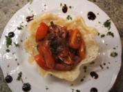 Käse: Parmesankörbchen mit Tomatensalat - Rezept