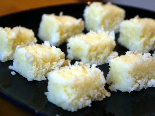 Rezept: Kokos-Tonka-Konfekt Bild Nr. 2 Kokos-Tonka-Konfekt - Rezept - Bild Nr. 2