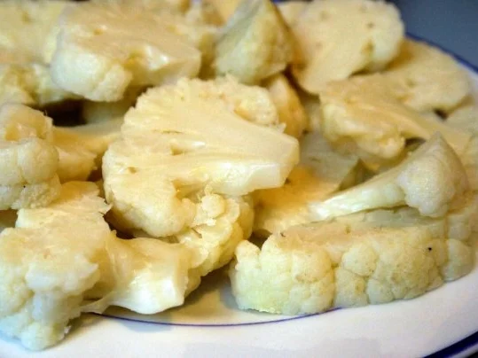 Fruchtig-scharfe Hähnchenbrust mit gebratenem Blumenkohl - Rezept - Bild Nr. 7