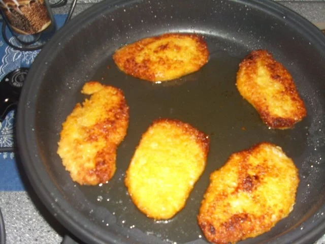 Blumenkohl mit Käsesosse, Knusperschnitzel und Kartoffeln - Rezept - Bild Nr. 2