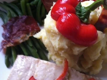 Rezept: Wildlachs-Filet mit Speckbohnen und Paprikastreifen mit Stampfkartoffeln Bild Nr. 2 Wildlachs-Filet mit Speckbohnen und Paprikastreifen mit Stampfkartoffeln - Rezept - Bild Nr. 2