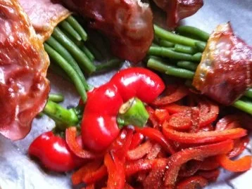 Rezept: Wildlachs-Filet mit Speckbohnen und Paprikastreifen mit Stampfkartoffeln Bild Nr. 3 Wildlachs-Filet mit Speckbohnen und Paprikastreifen mit Stampfkartoffeln - Rezept - Bild Nr. 3