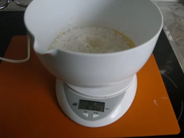 Pizza mit Quark-Öl-Teig - Rezept - Bild Nr. 5