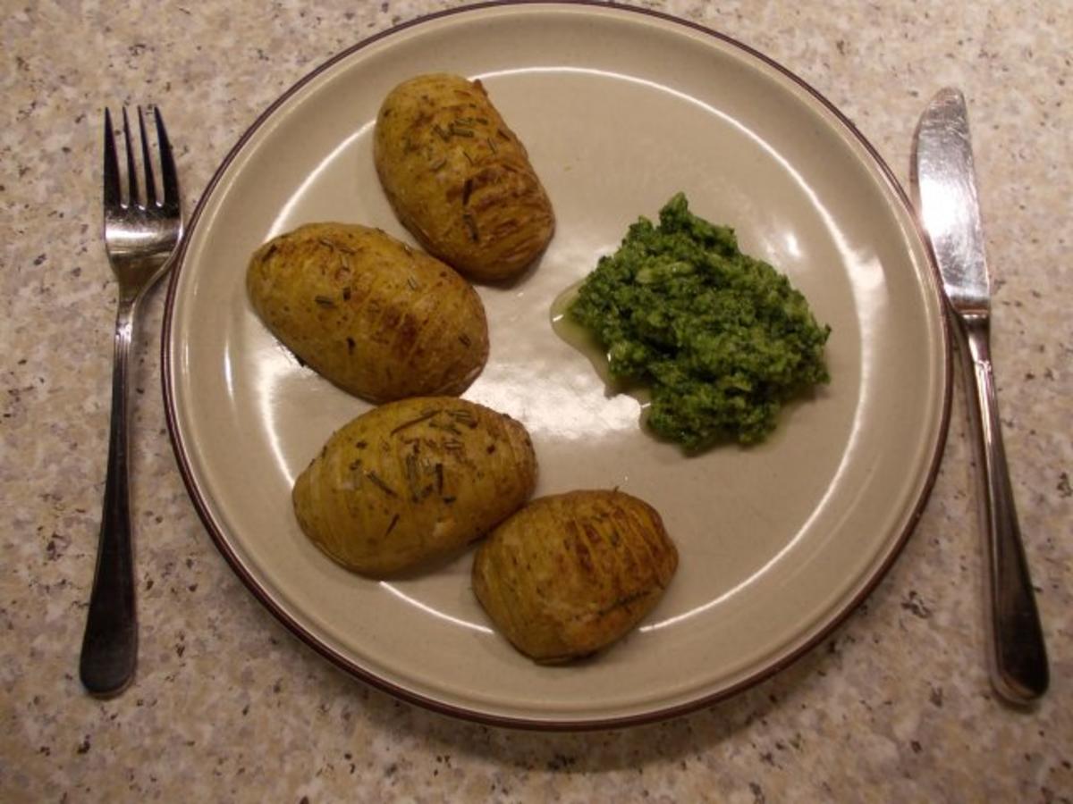 Bilder für Gebackene Kartoffeln mit Rucolapesto - Rezept