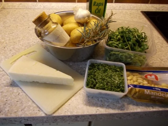 Rezept: Gebackene Kartoffeln mit Rucolapesto Bild Nr. 2 Gebackene Kartoffeln mit Rucolapesto - Rezept - Bild Nr. 2