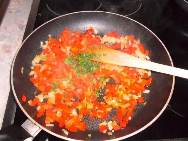 Rezept: Pikante Paprika-Hackpäckchen Bild Nr. 5 Pikante Paprika-Hackpäckchen - Rezept - Bild Nr. 5