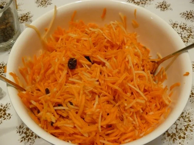 Möhrensalat nach Tante Neumann - Rezept