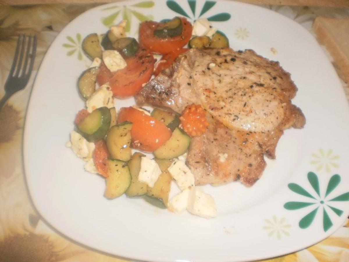 Ofenkoteletts mit Sommergemüse - Rezept - kochbar.de
