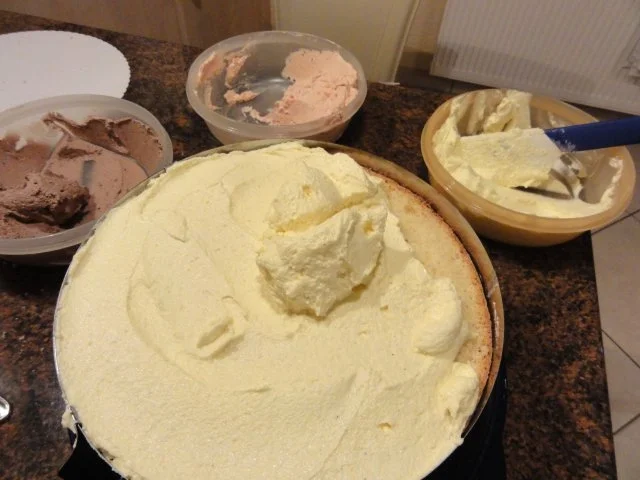 Rezept: Biskuit: BUTTERCREME " FÜRST - PÜCKLER - ART " Bild Nr. 10 Biskuit: BUTTERCREME " FÜRST - PÜCKLER - ART " - Rezept - Bild Nr. 10