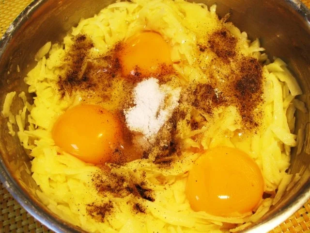 Rezept: Reibekuchen "einfach" Bild Nr. 2 Reibekuchen "einfach" - Rezept - Bild Nr. 2