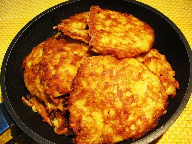 Rezept: Reibekuchen "einfach" Bild Nr. 4 Reibekuchen "einfach" - Rezept - Bild Nr. 4