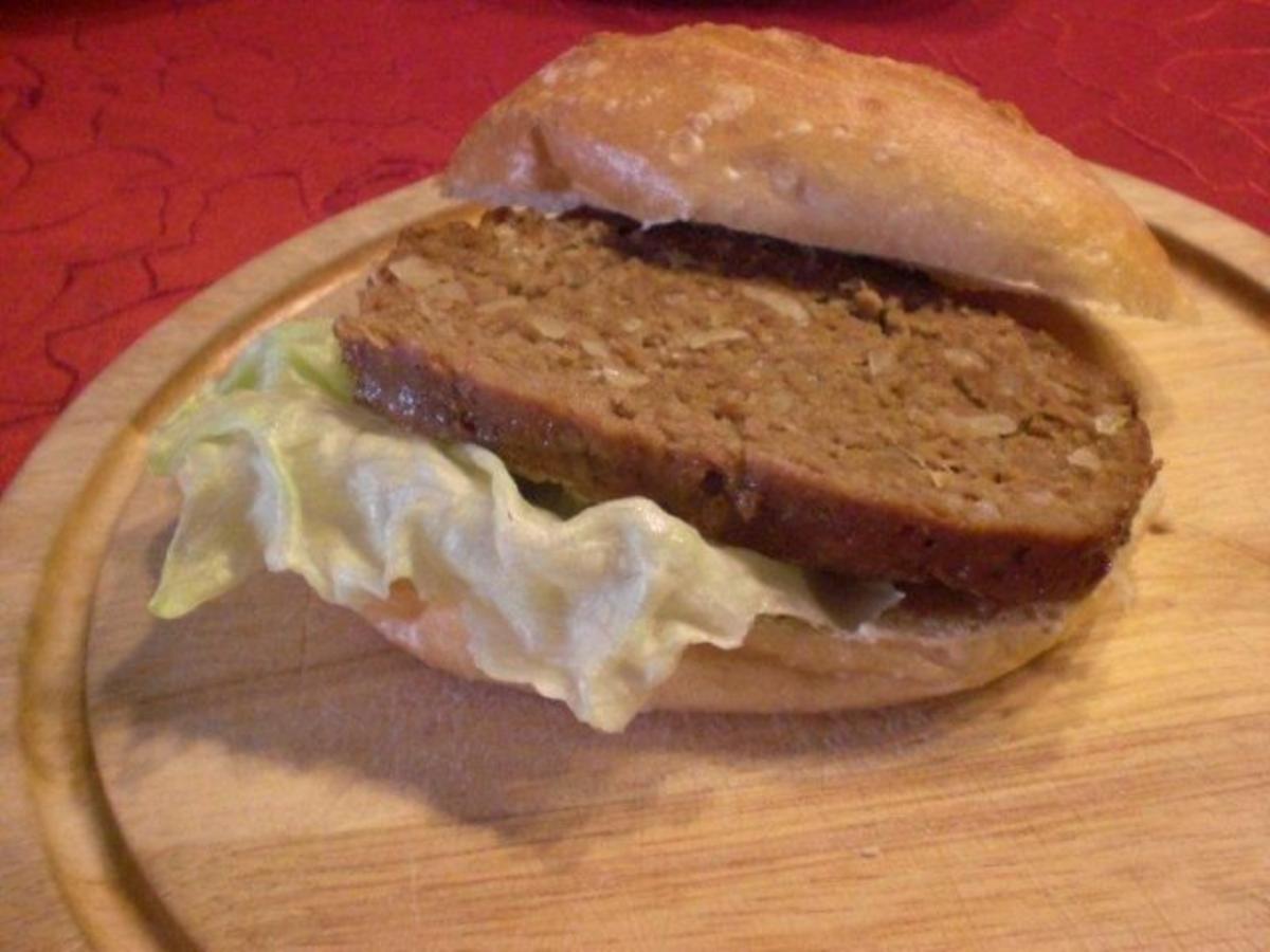 Schneller Hackbraten auf Brötchen - Rezept