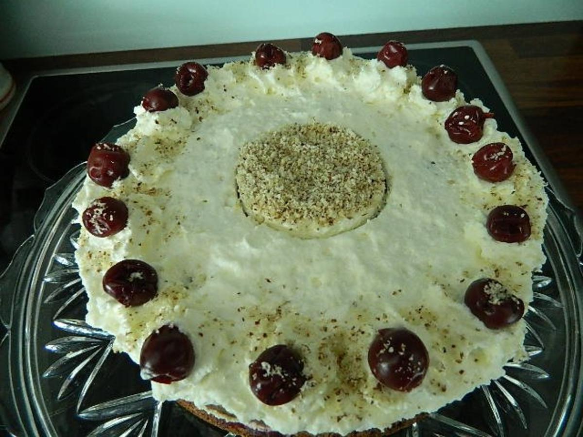 Mandel-Kirsch-Torte - Rezept mit Bild - kochbar.de