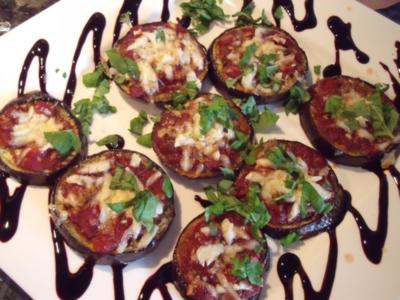 Rezept: Auberginenscheiben mit Tomatensauce und Parmesan überbacken; Vorspeise oder Antipasti Auberginenscheiben mit Tomatensauce und Parmesan überbacken; Vorspeise oder Antipasti - Rezept
