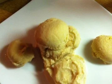 Rezept: Marzipan-Eis auf pfeffrigen Himbeerspiegel.. Bild Nr. 4 Marzipan-Eis auf pfeffrigen Himbeerspiegel.. - Rezept - Bild Nr. 4