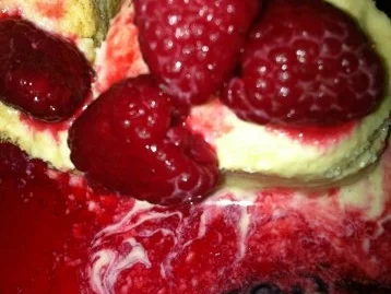 Rezept: Marzipan-Eis auf pfeffrigen Himbeerspiegel.. Bild Nr. 6 Marzipan-Eis auf pfeffrigen Himbeerspiegel.. - Rezept - Bild Nr. 6