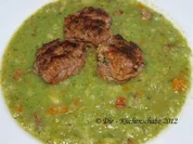 Kartoffelsuppe mit Kräutersahne und Lammklößchen - Rezept