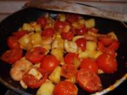 Pfannengericht: Tomaten-Mango-Pfanne mit Garnelen und Ei - Rezept