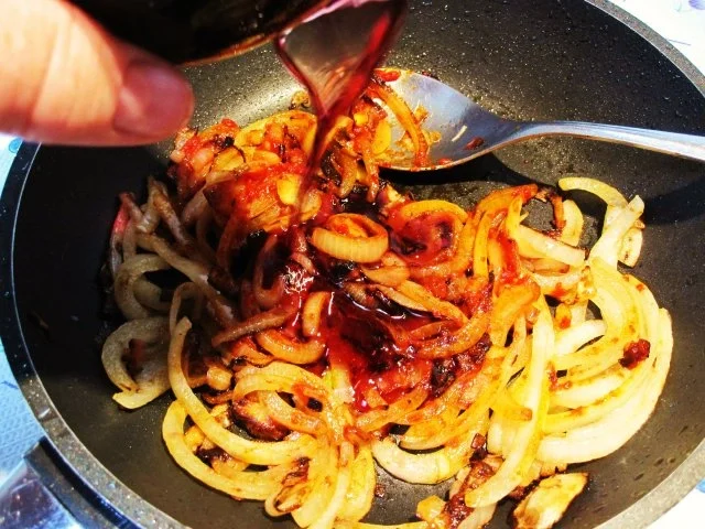 Rezept: Rotwein-Zwiebelsoße mit Pilzen Bild Nr. 3 Rotwein-Zwiebelsoße mit Pilzen - Rezept - Bild Nr. 3