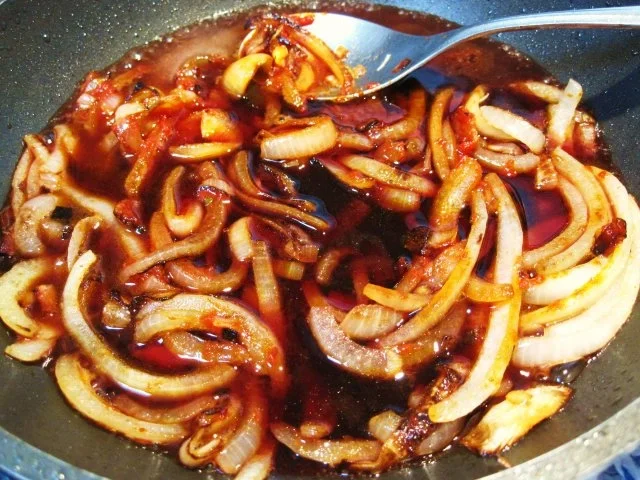 Rezept: Rotwein-Zwiebelsoße mit Pilzen Bild Nr. 4 Rotwein-Zwiebelsoße mit Pilzen - Rezept - Bild Nr. 4