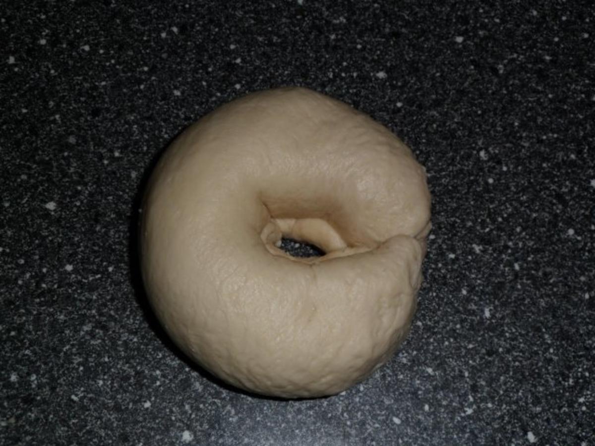 Bagels gefüllt mit Eismeergarnelen und Kräuterfrischkäse - Rezept - Bild Nr. 8