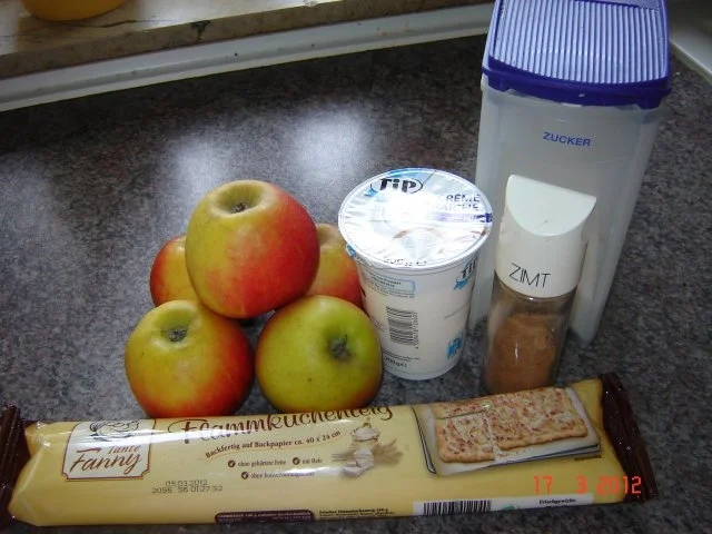 Rezept: Kuchen & Torten : Apfel-Flammkuchen Bild Nr. 2 Kuchen & Torten : Apfel-Flammkuchen - Rezept - Bild Nr. 2