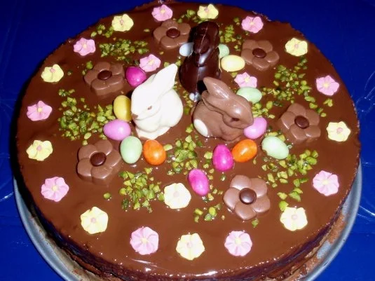 Schoko-Kokos-Kuchen mit Osterdeko - Rezept