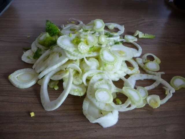 Fleischlos : Räuchertofu mit Fenchel-Rahm-Spinat an Dinkelnudeln - Rezept - Bild Nr. 5