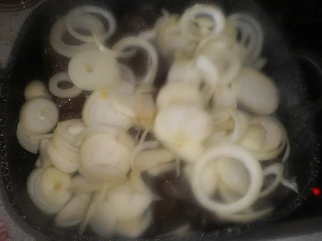 Rezept: Pfefferpotthast - Rindergulasch aus Westfalen Bild Nr. 6 Pfefferpotthast - Rindergulasch aus Westfalen - Rezept - Bild Nr. 6