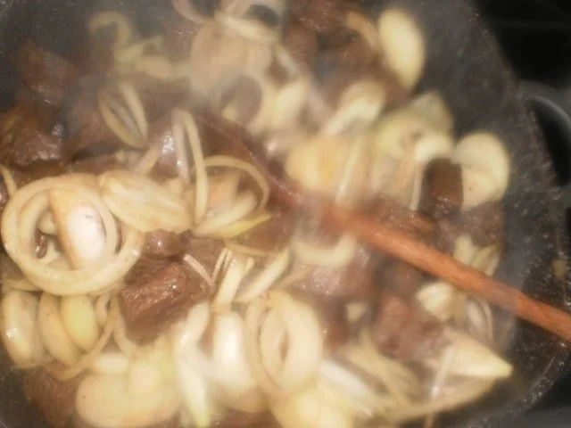 Rezept: Pfefferpotthast - Rindergulasch aus Westfalen Bild Nr. 7 Pfefferpotthast - Rindergulasch aus Westfalen - Rezept - Bild Nr. 7