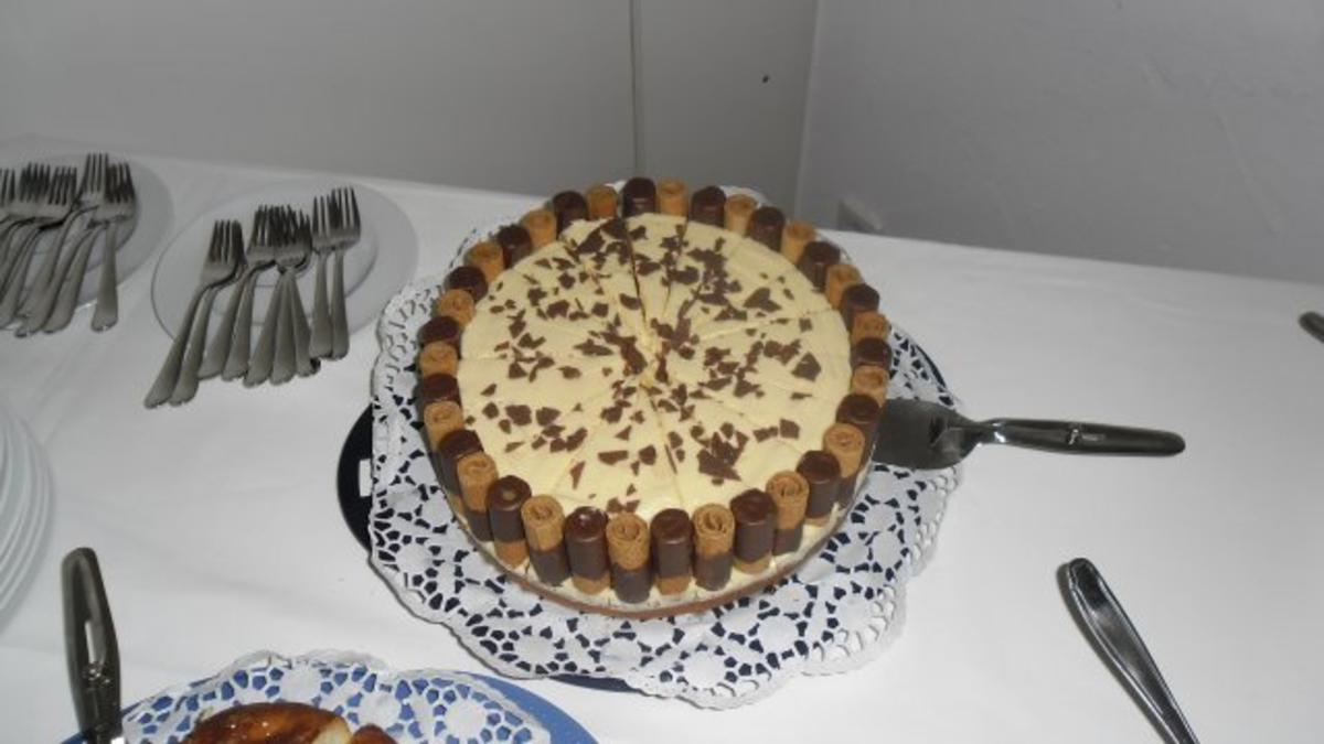 Bilder für Eierlikör-Pfirsich-Torte - Rezept