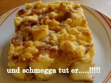 Rosenkuchen aus Quarkteig mit Mascarpone-Rum Erdbeerkonfitüren Füllung und dick Streusel - Rezept