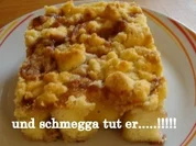 Rosenkuchen aus Quarkteig mit Mascarpone-Rum Erdbeerkonfitüren Füllung und dick Streusel - Rezept