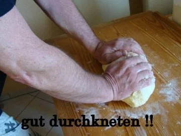 Rosenkuchen aus Quarkteig mit Mascarpone-Rum Erdbeerkonfitüren Füllung und dick Streusel - Rezept - Bild Nr. 4