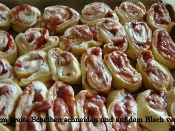 Rosenkuchen aus Quarkteig mit Mascarpone-Rum Erdbeerkonfitüren Füllung und dick Streusel - Rezept - Bild Nr. 14